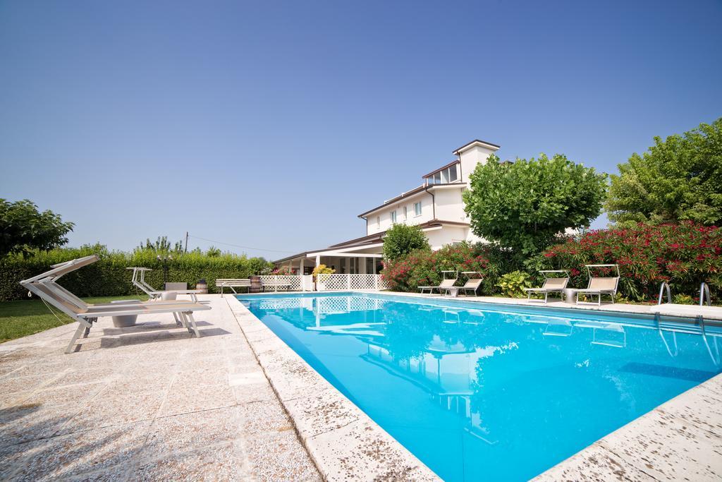 Hotel Country House La Radice Civitanova Marche Extérieur photo